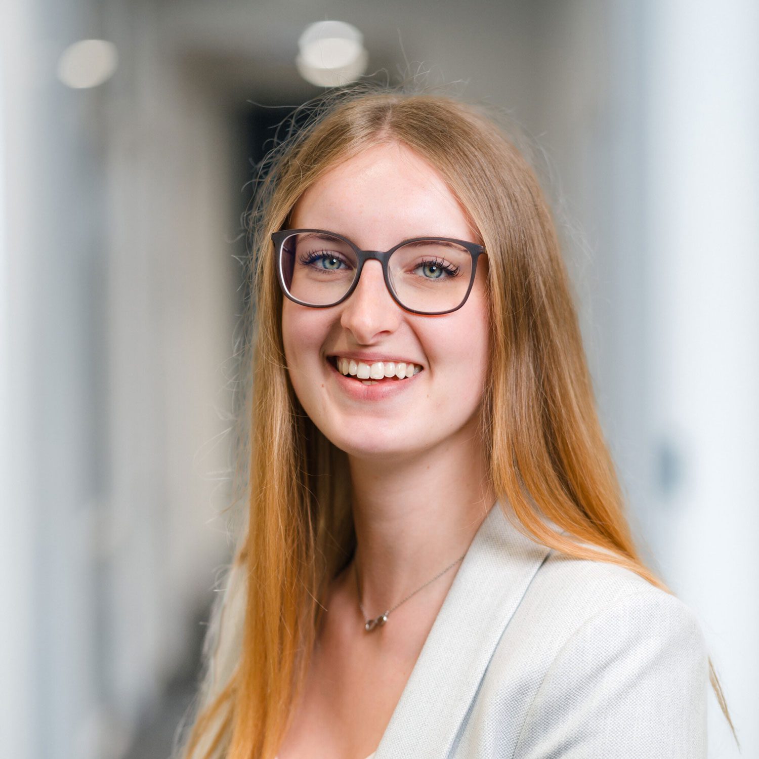 Mitarbeiterin der Kanzlei Lotz und Partner