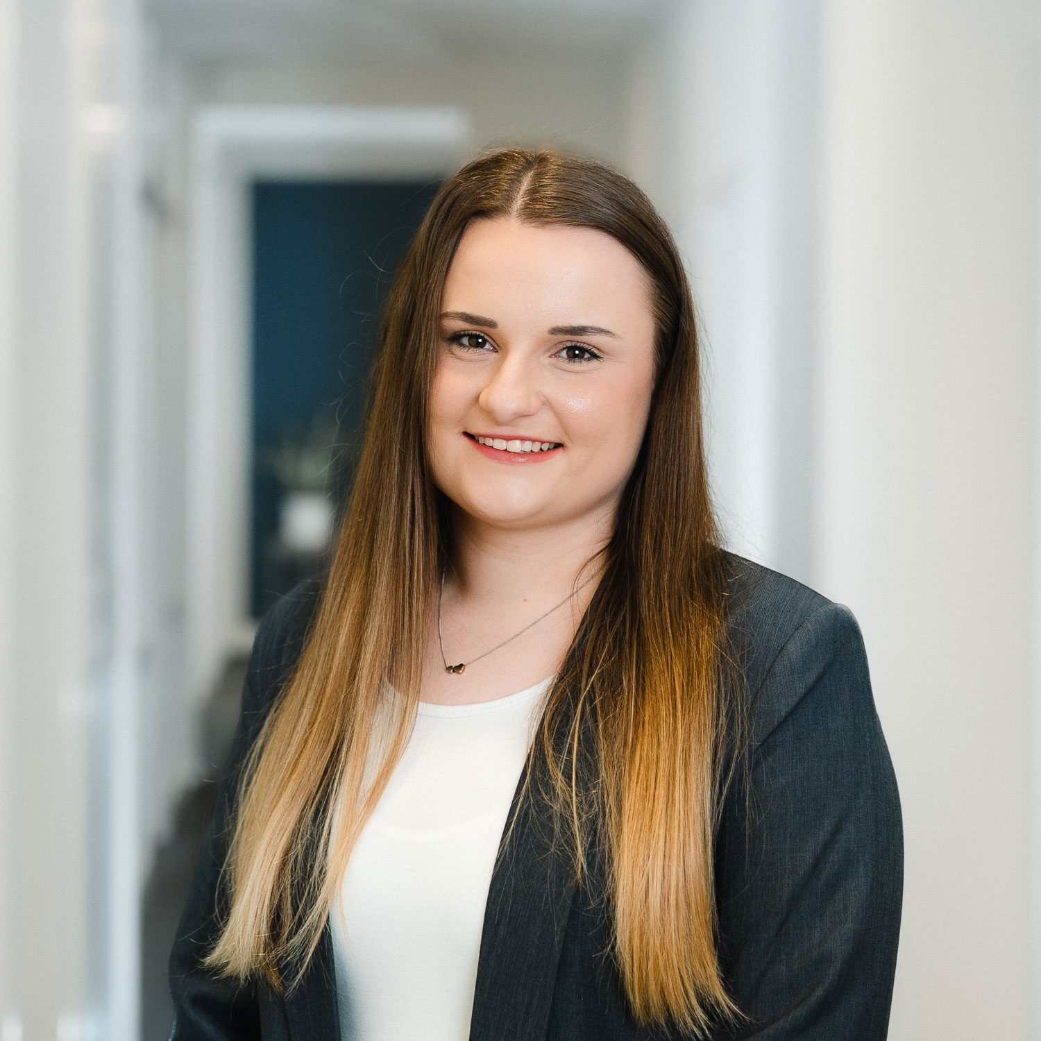 Mitarbeiterin der Kanzlei Lotz und Partner