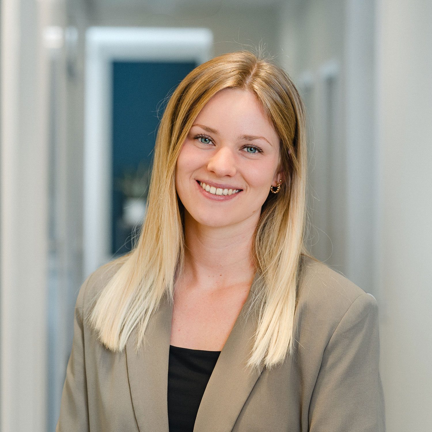 Mitarbeiterin der Kanzlei Lotz und Partner